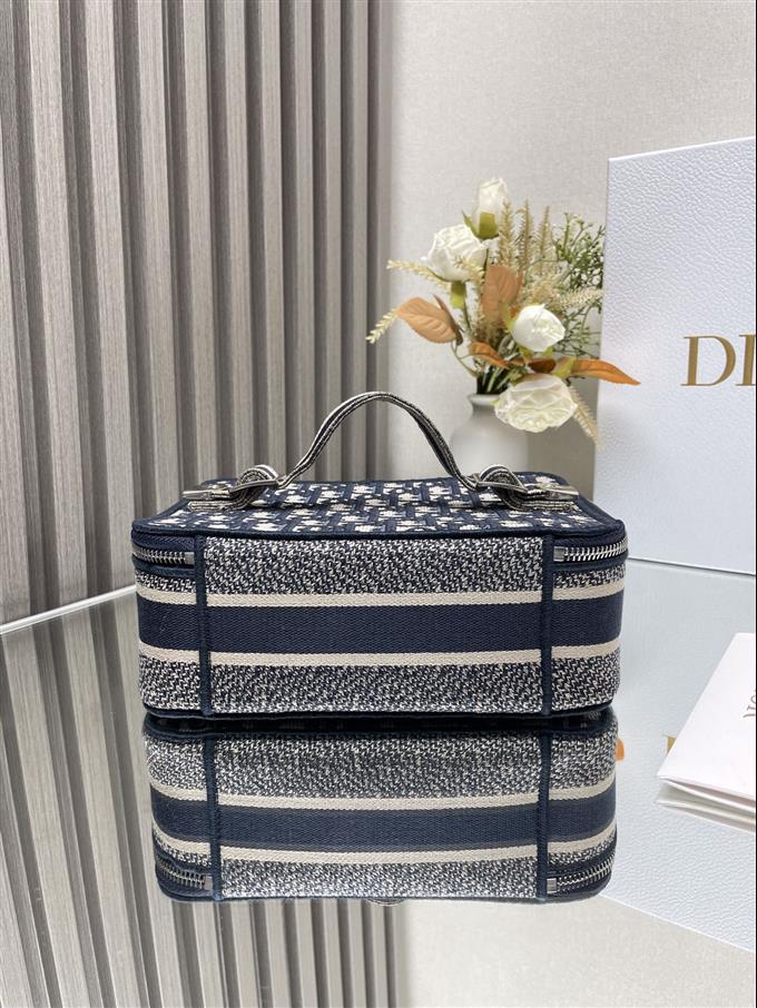 2025228Y 600P182146294